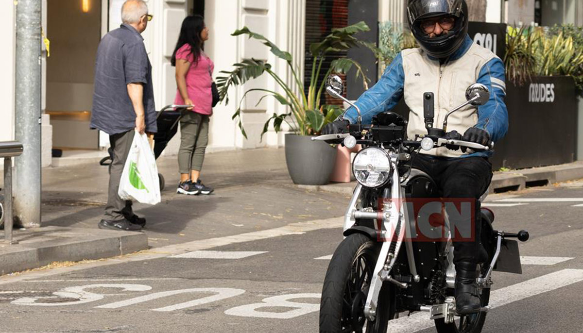 Royal-Enfield-Electric-Bike-spyshot-1729766291.jpg