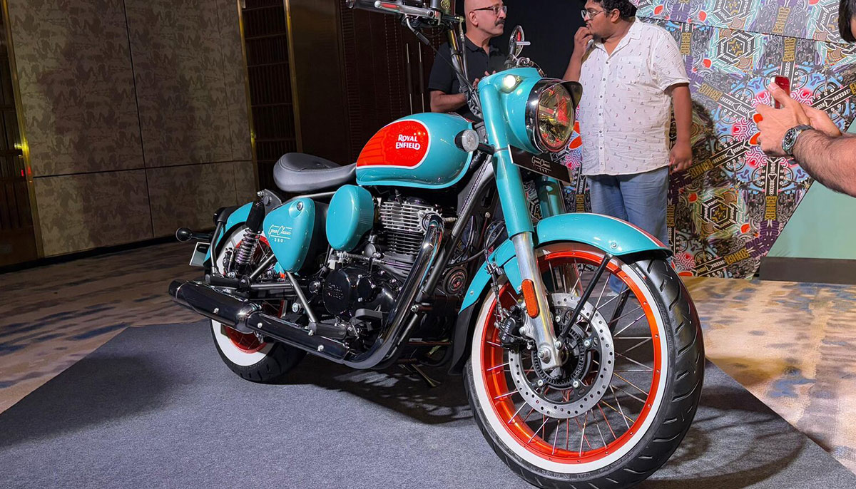 Royal-Enfield-Goan-Classic-350-Bobber-Photo-2-1732116885.jpg